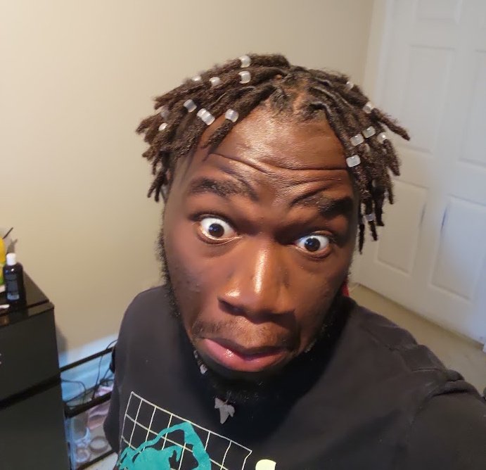 stuntyy taking a selfie